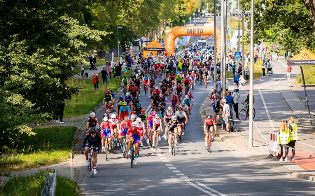 De neuspleister heeft een heropleving het peloton en op de voetbalvelden